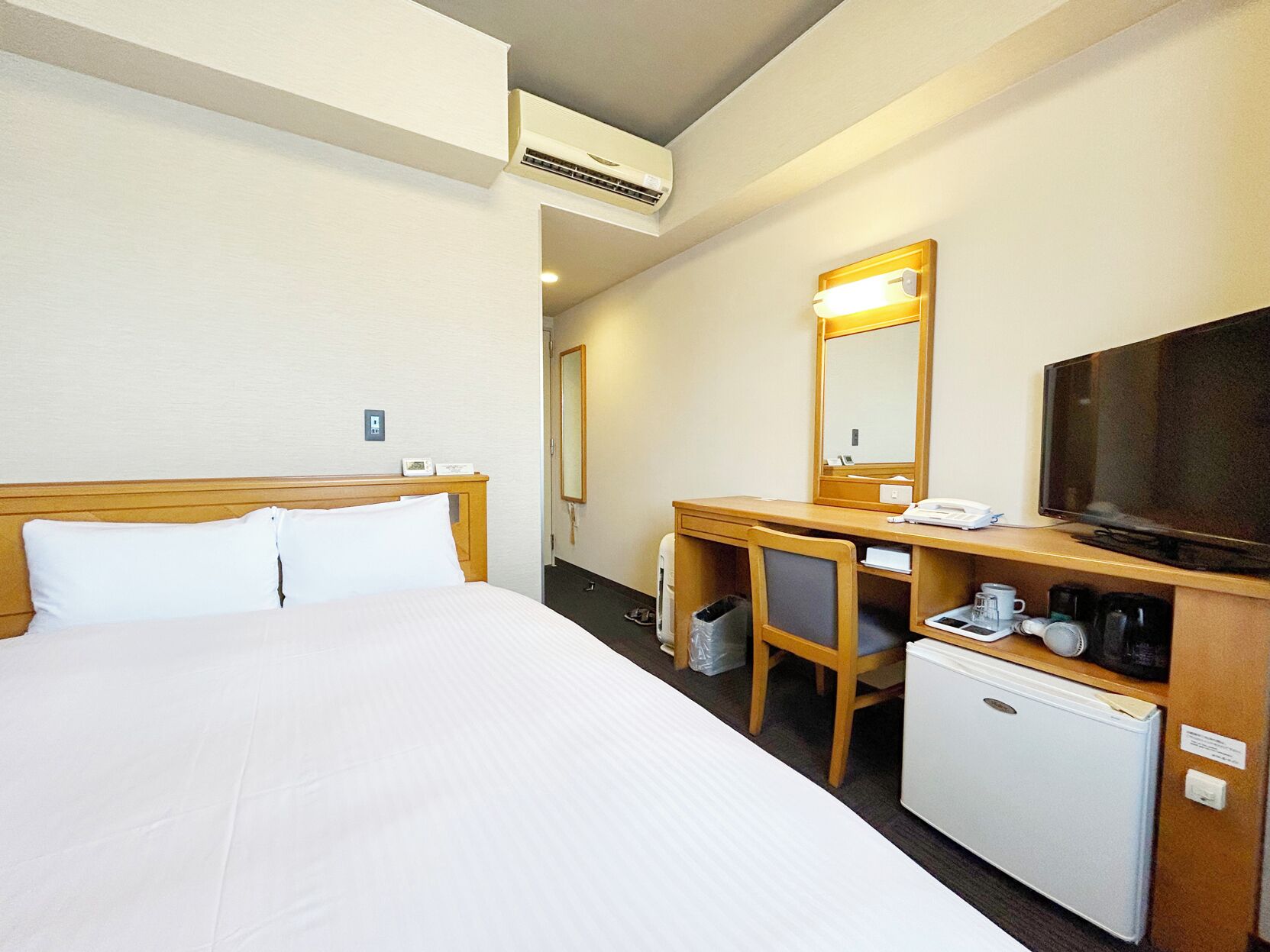 Free WiFi, bed sheets