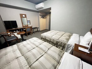 Escritorio, wifi gratis y ropa de cama