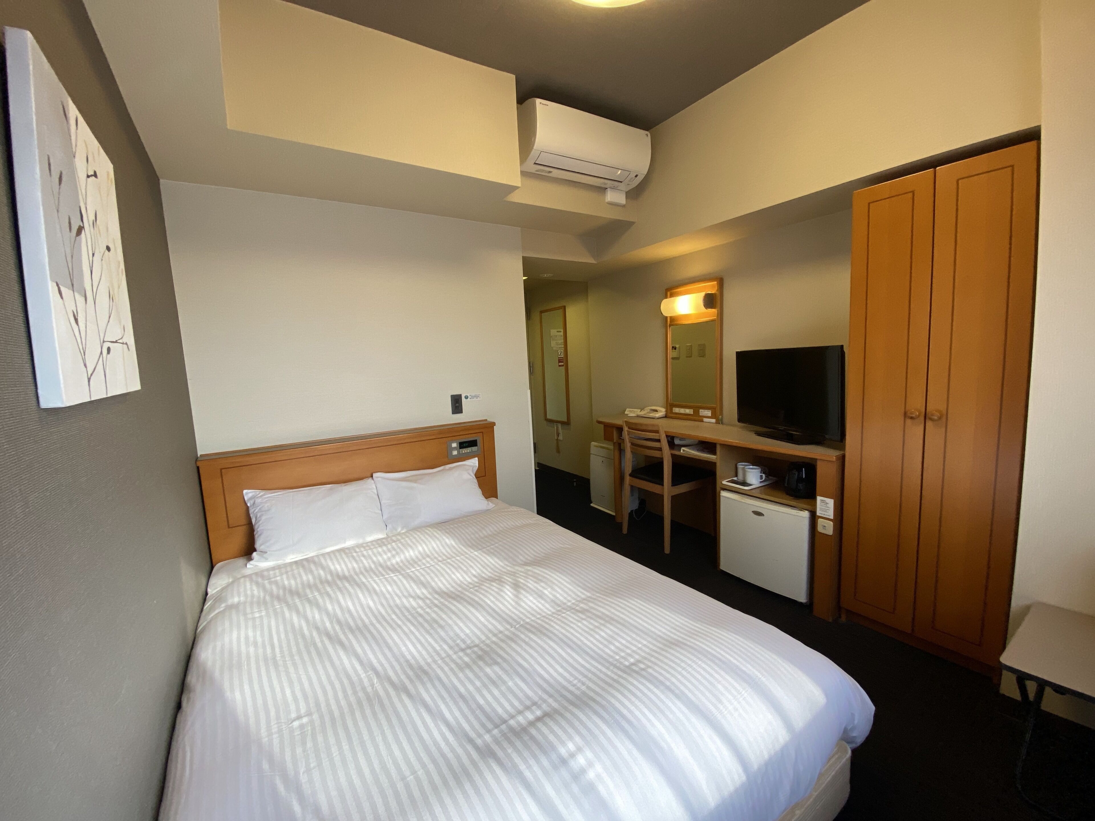 Desk, free WiFi, bed sheets