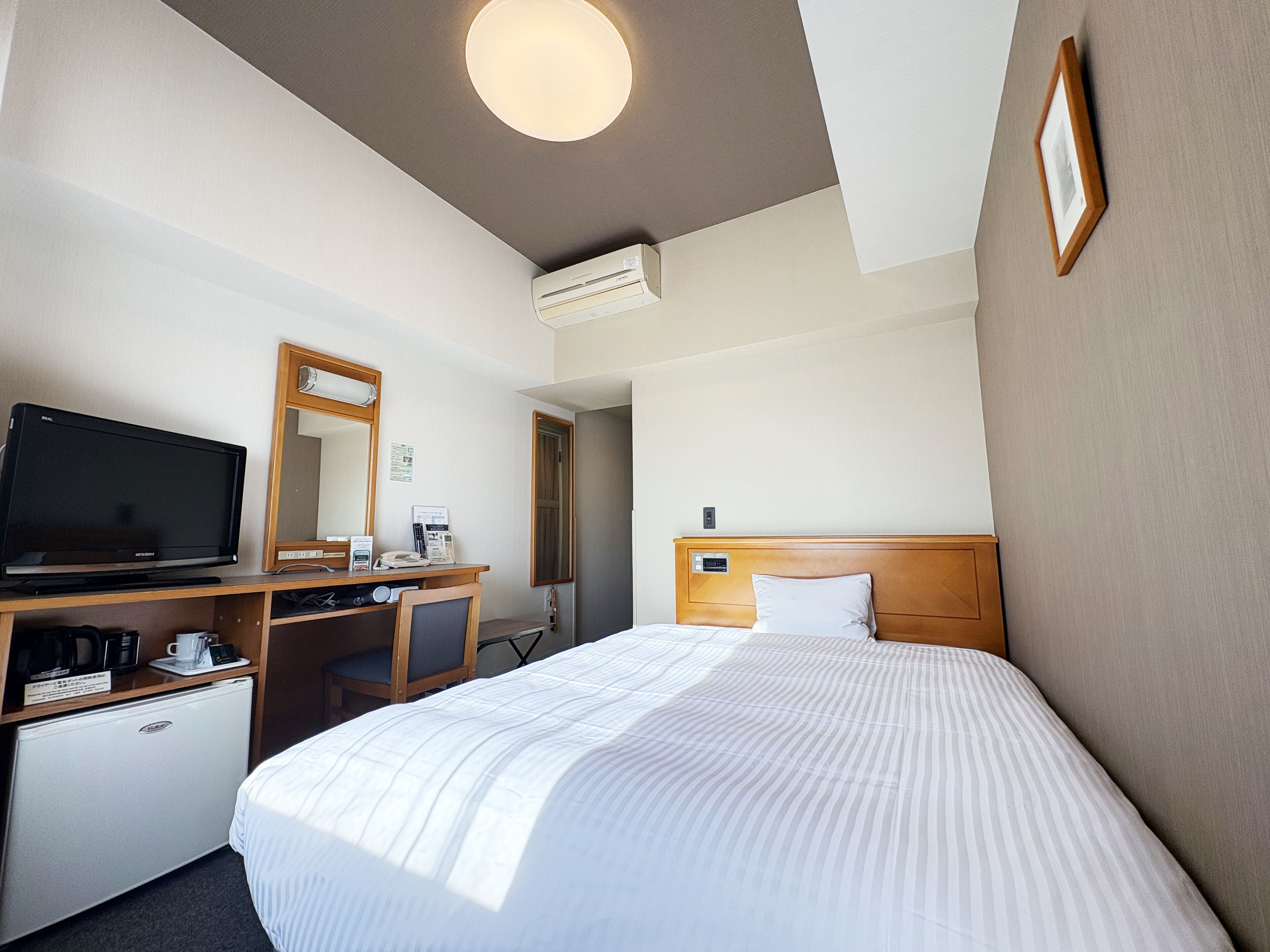 Desk, free WiFi, bed sheets