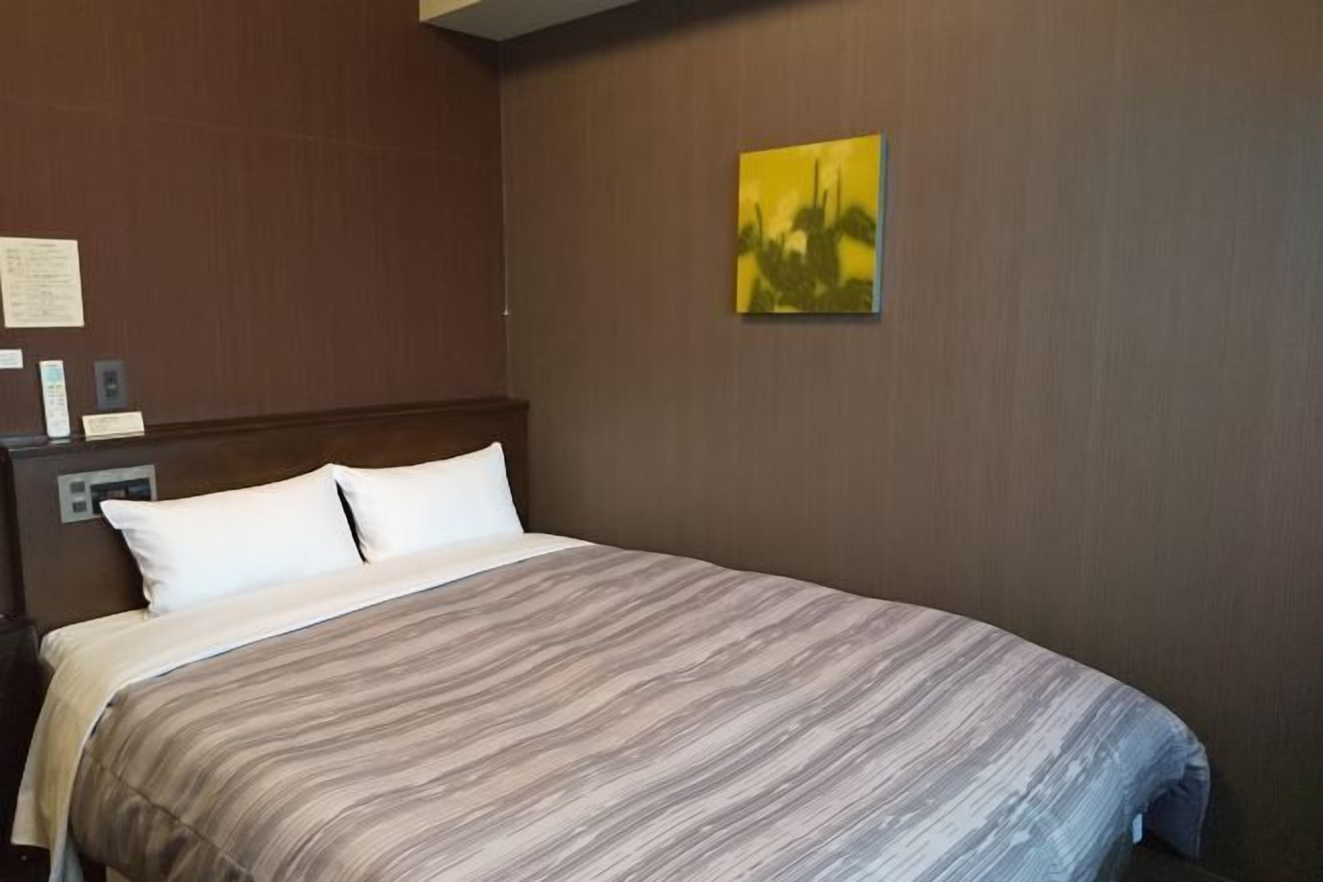 Wifi gratuïta i roba de llit 