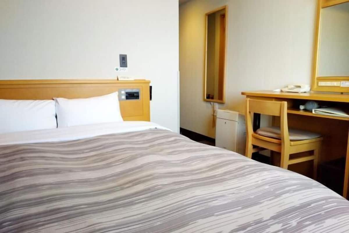 Free wired internet, bed sheets