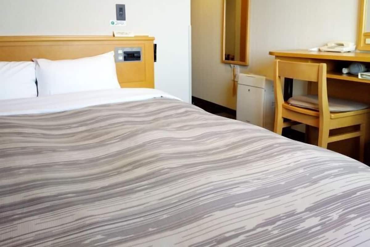 Free wired internet, bed sheets