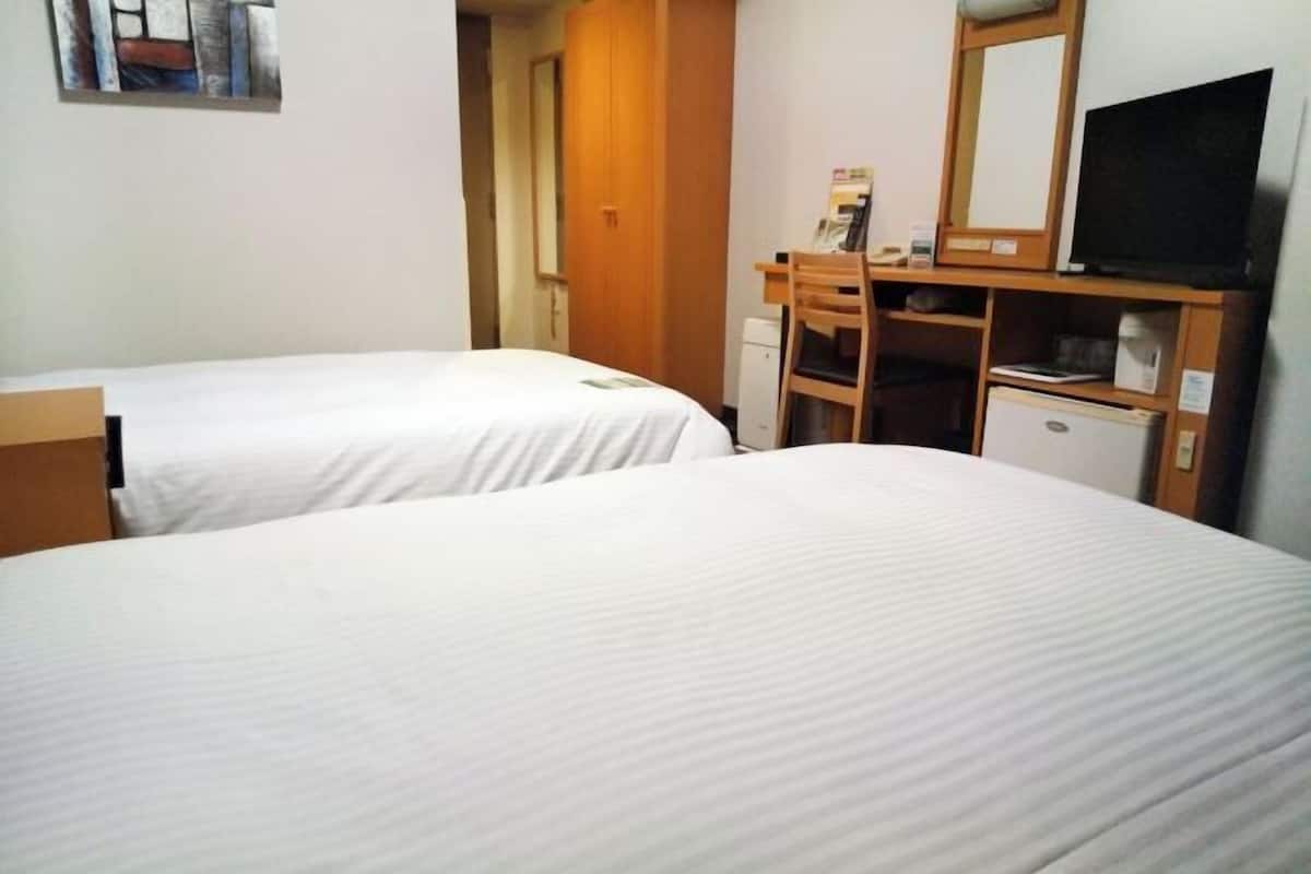 Free wired internet, bed sheets