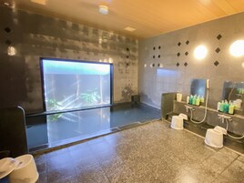 Indoor spa tub