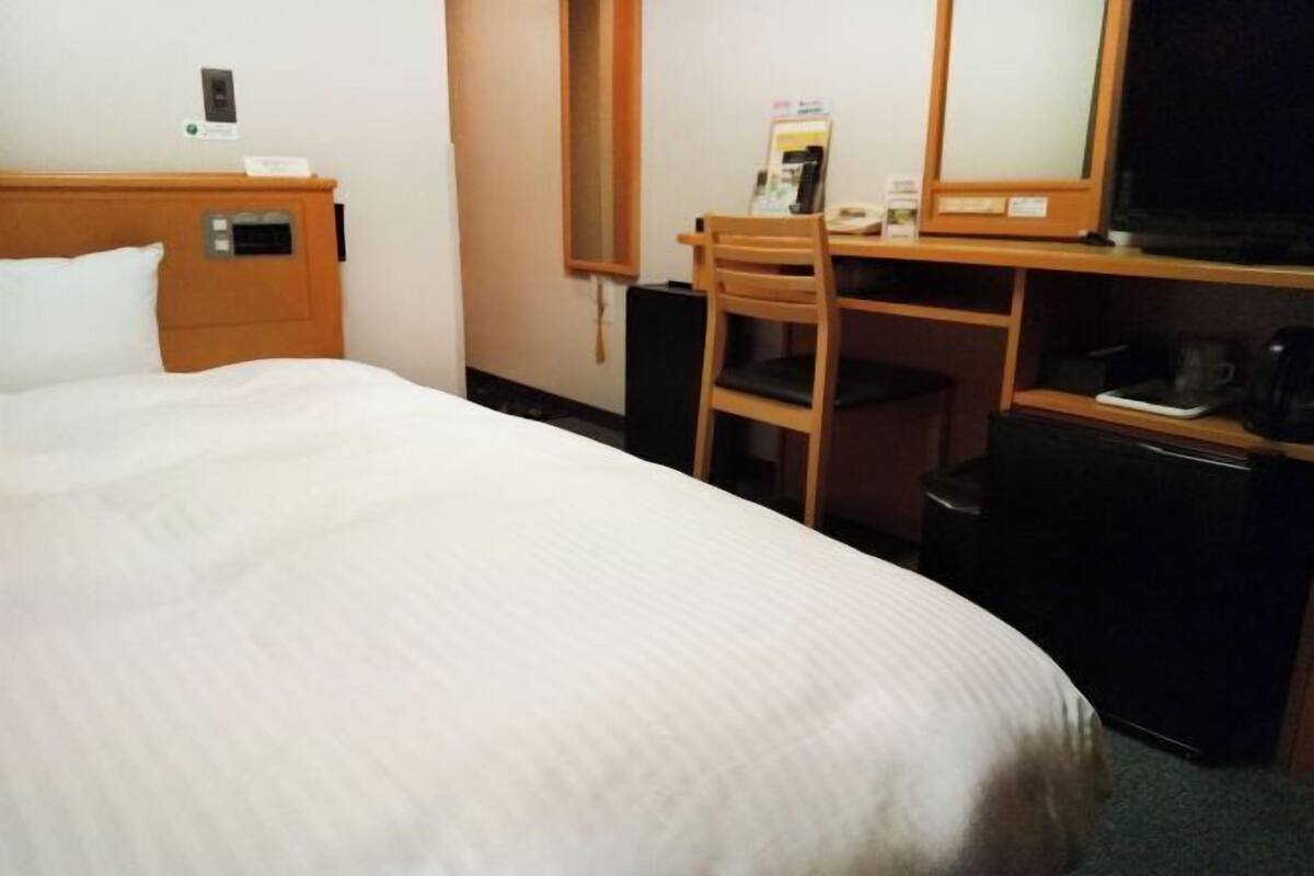 Free wired internet, bed sheets