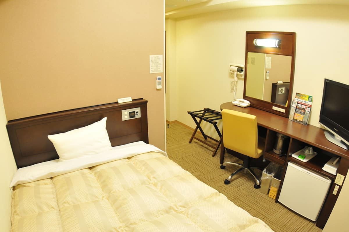 Desk, free WiFi, bed sheets