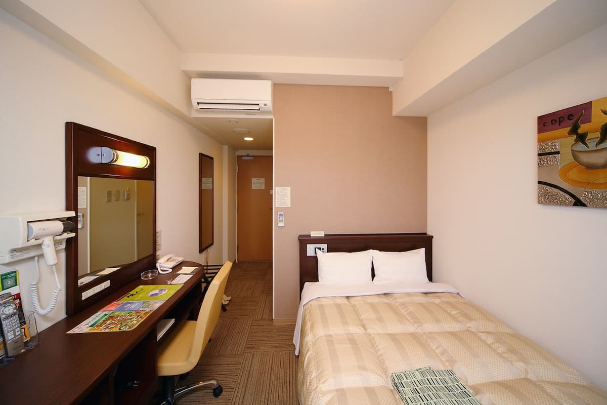 Desk, free WiFi, bed sheets