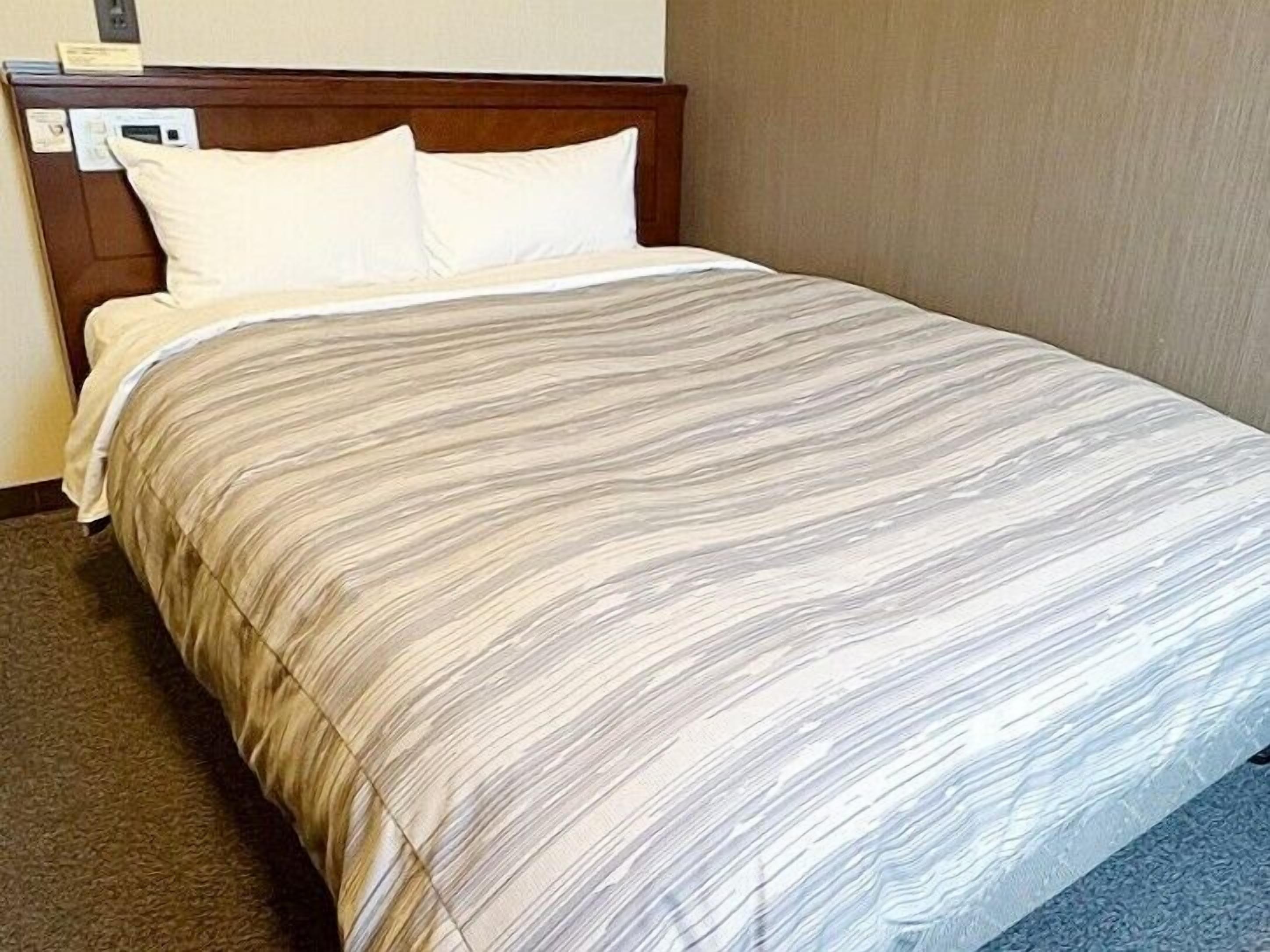 Comfort Room, Non Smoking (Semi-double) | Desk, free WiFi, bed sheets
