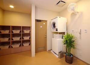 Laundry room - Hotel Route Inn Utsunomiya Miyukicho (Utsunomiya)