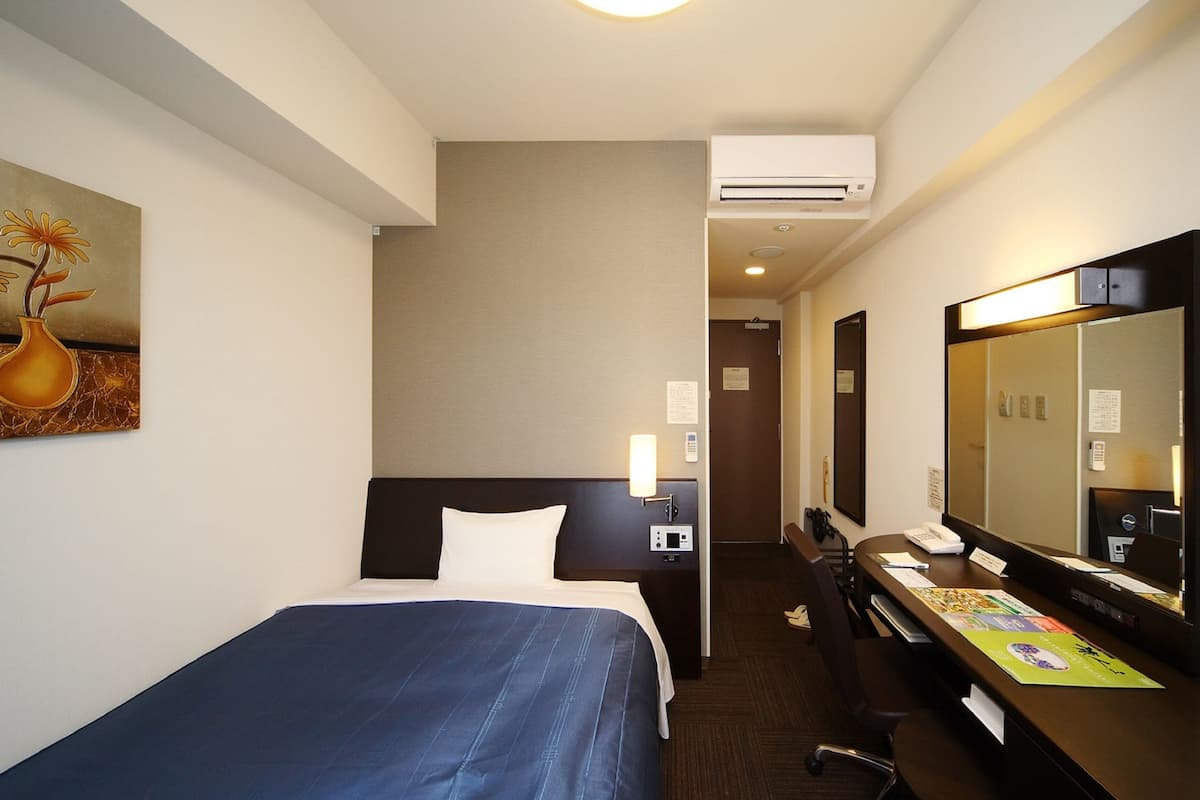 1 bedroom, desk, free wifi, bed sheets