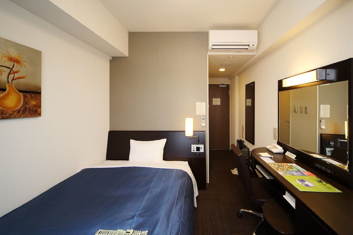 Desk, free WiFi, bed sheets