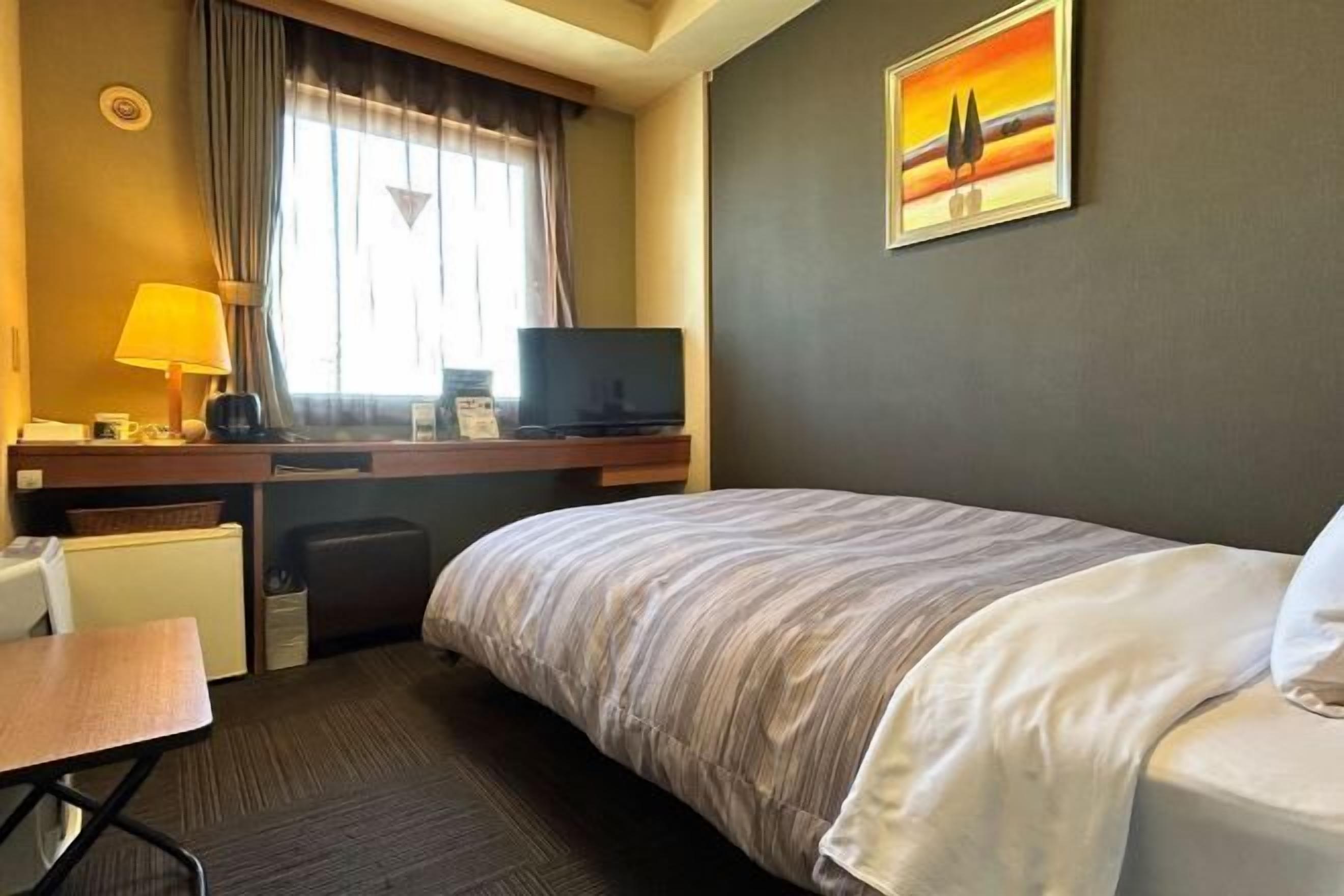 Desk, free WiFi, bed sheets