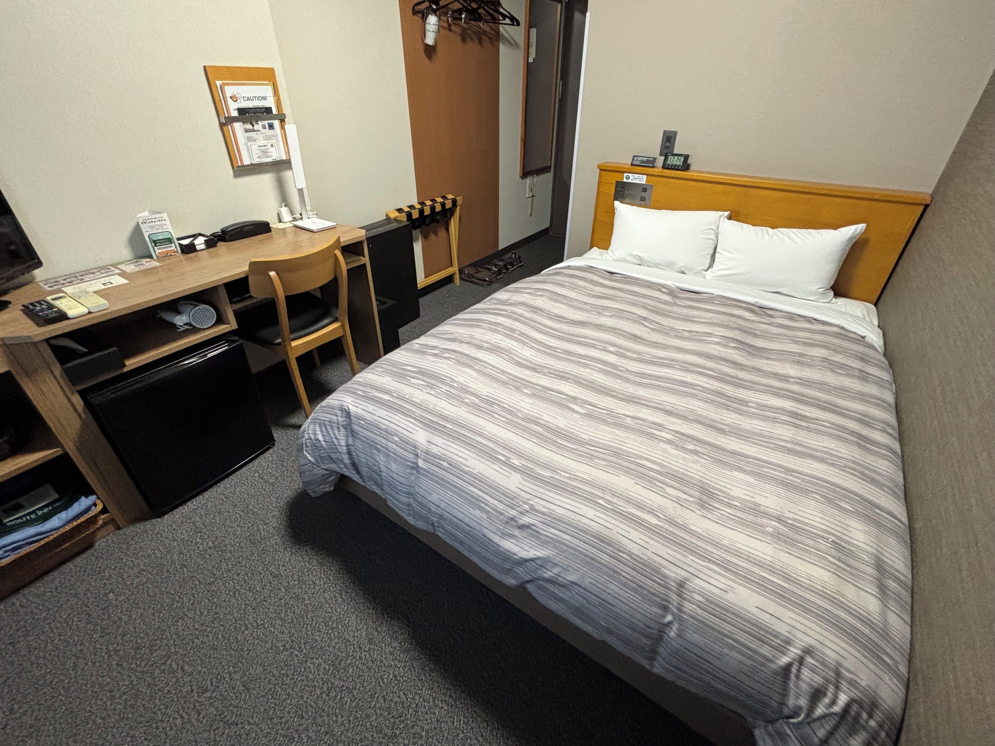 مكتب وواي فاي مجانًا وملاءات أسرّة