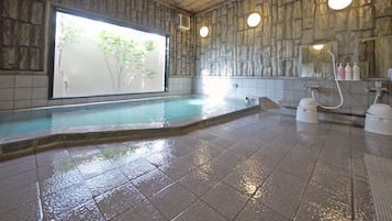 Nhà tắm công cộng