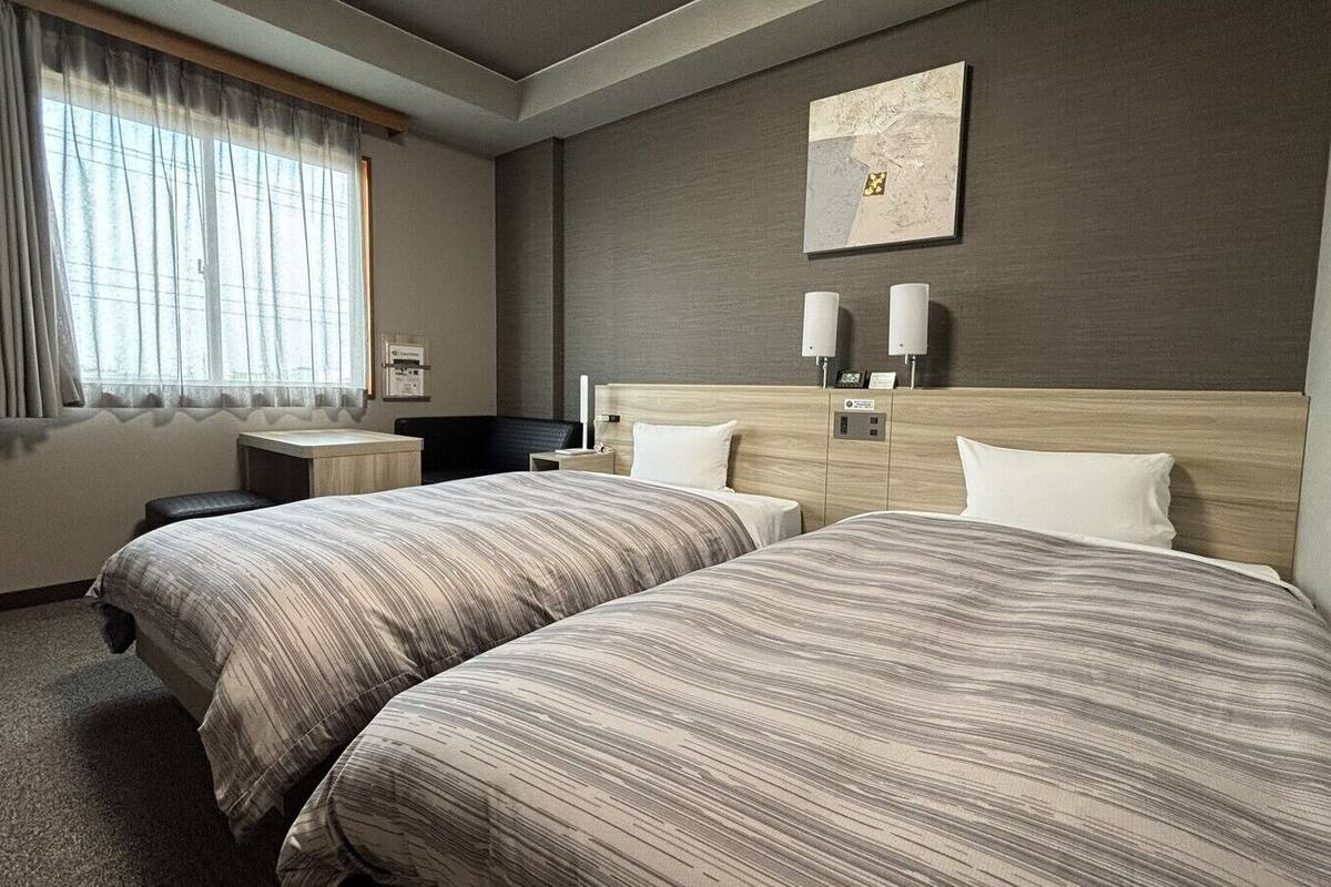 Desk, WiFi (free), bed sheets