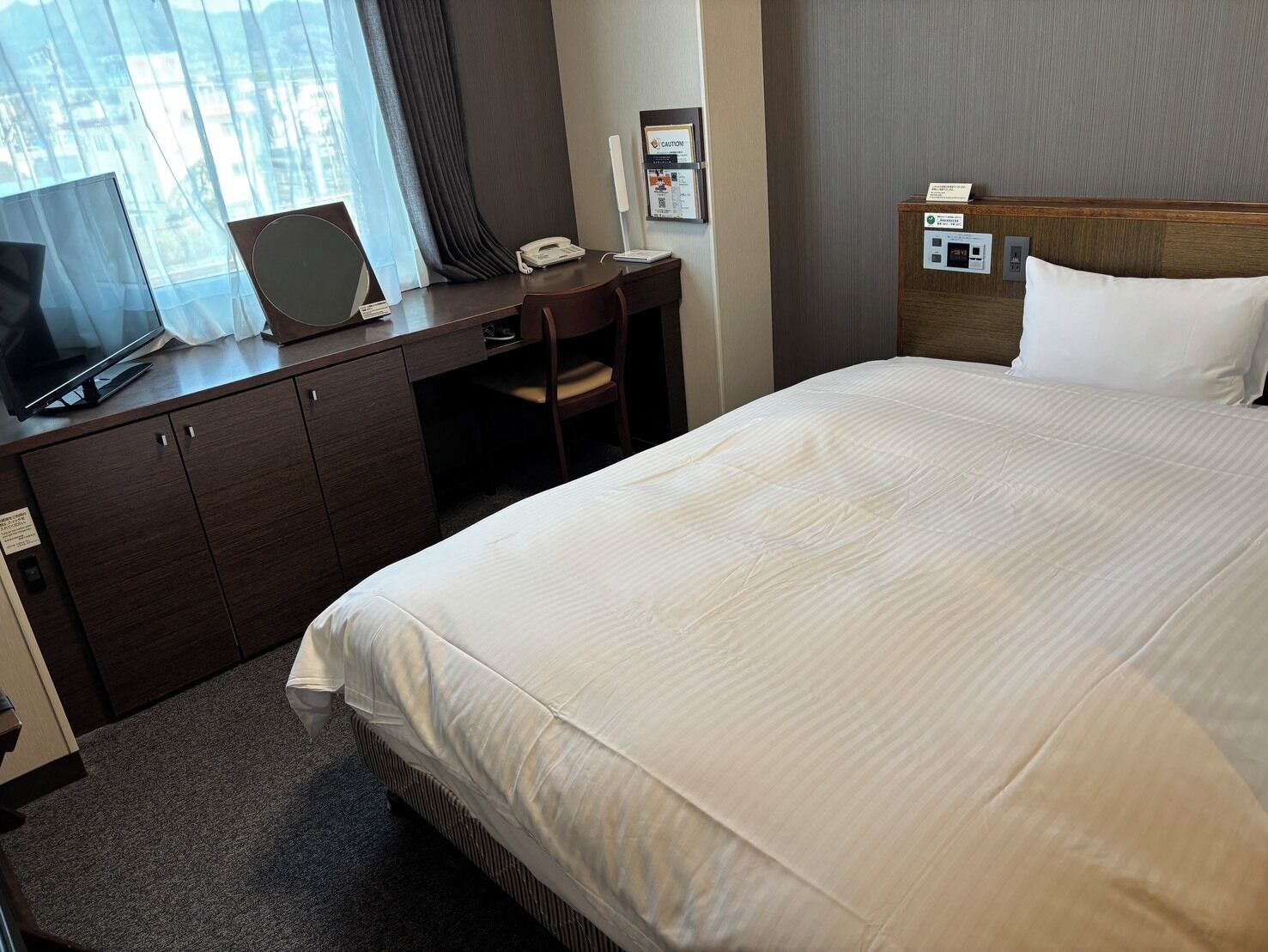 Desk, free WiFi, bed sheets