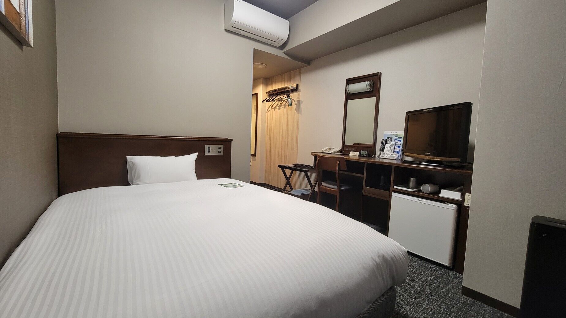 โต๊ะทำงาน, Wi-Fi ฟรี, ผ้าปูที่นอน