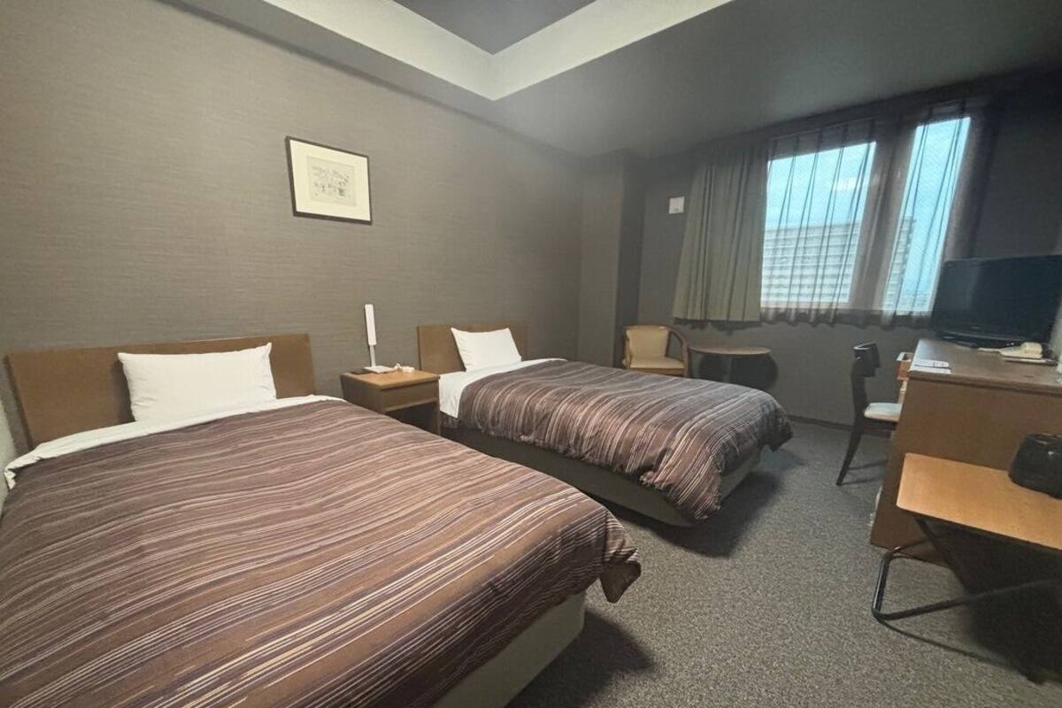 WiFi (free), bed sheets