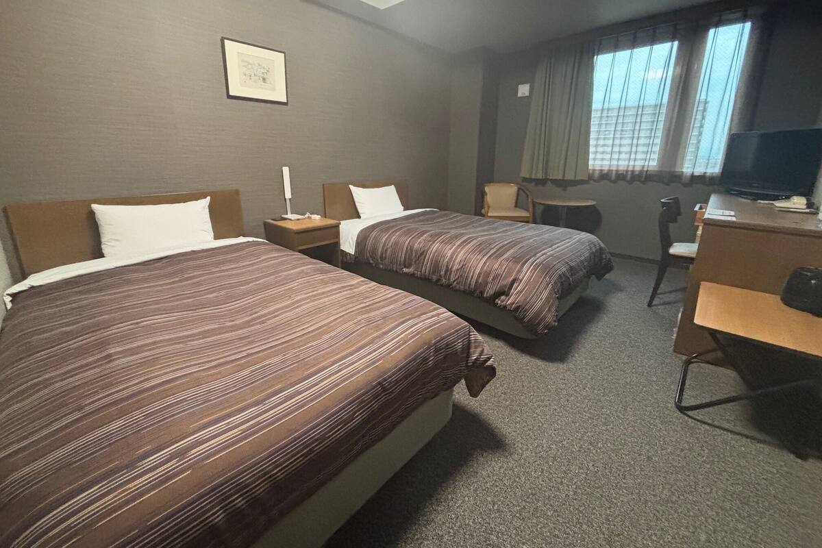 WiFi (free), bed sheets