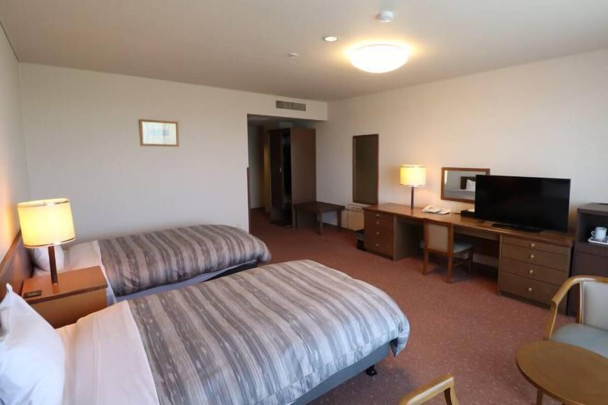 Desk, free WiFi, bed sheets