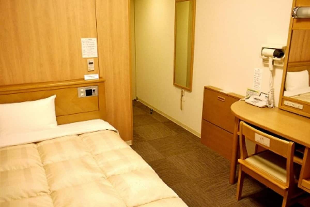 desk, blackout curtains, free wifi, bed sheets