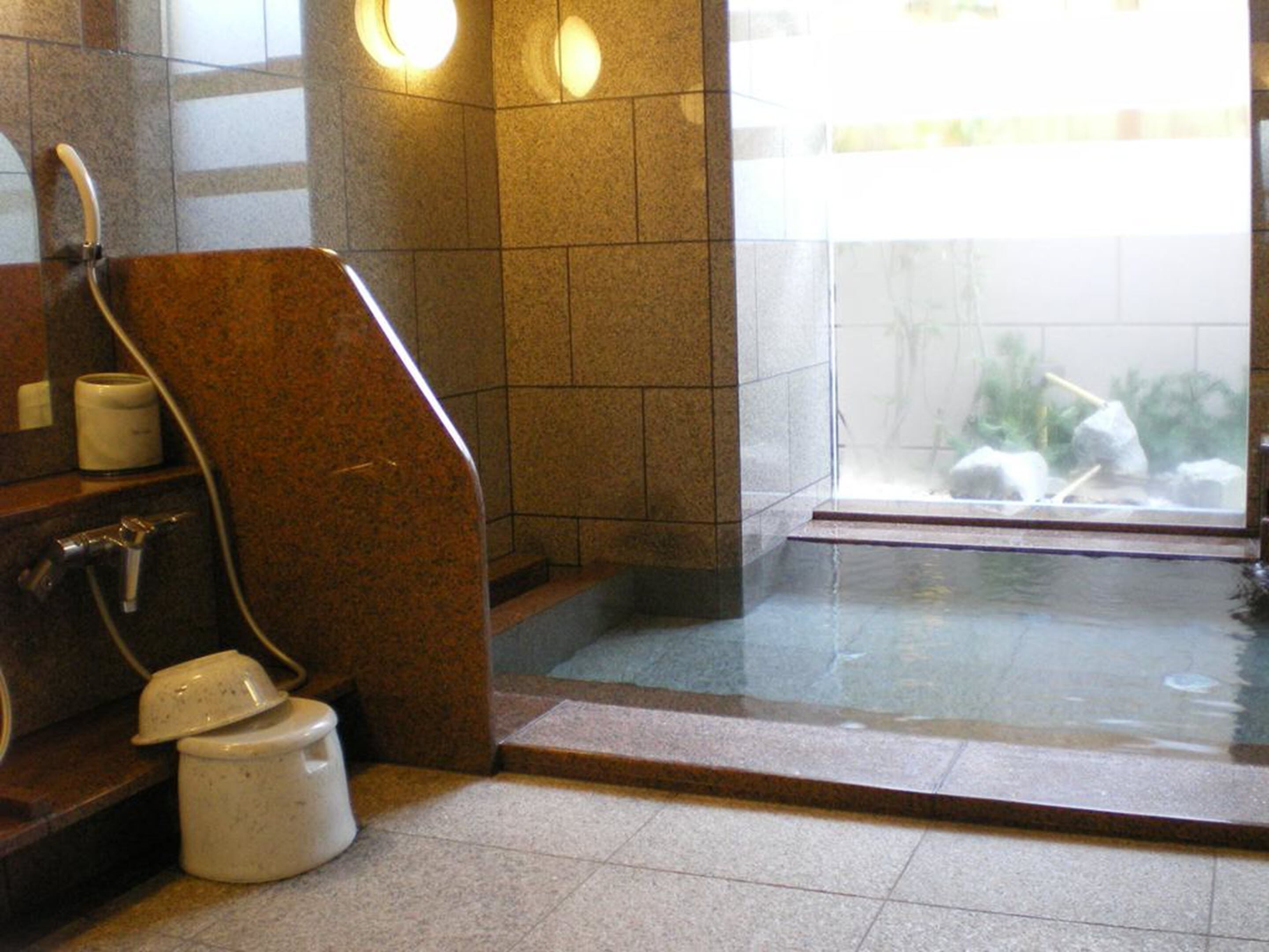 indoor spa tub