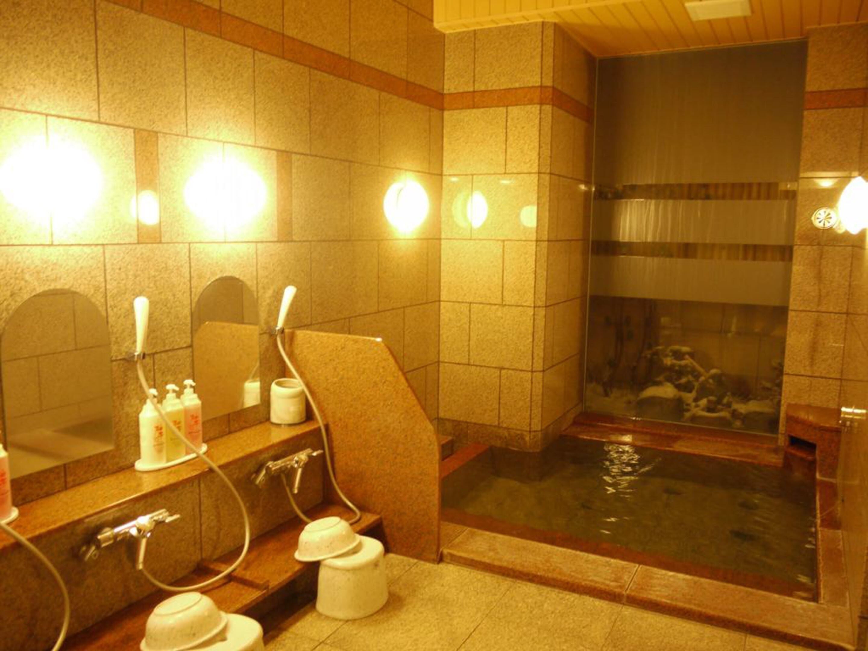 indoor spa tub
