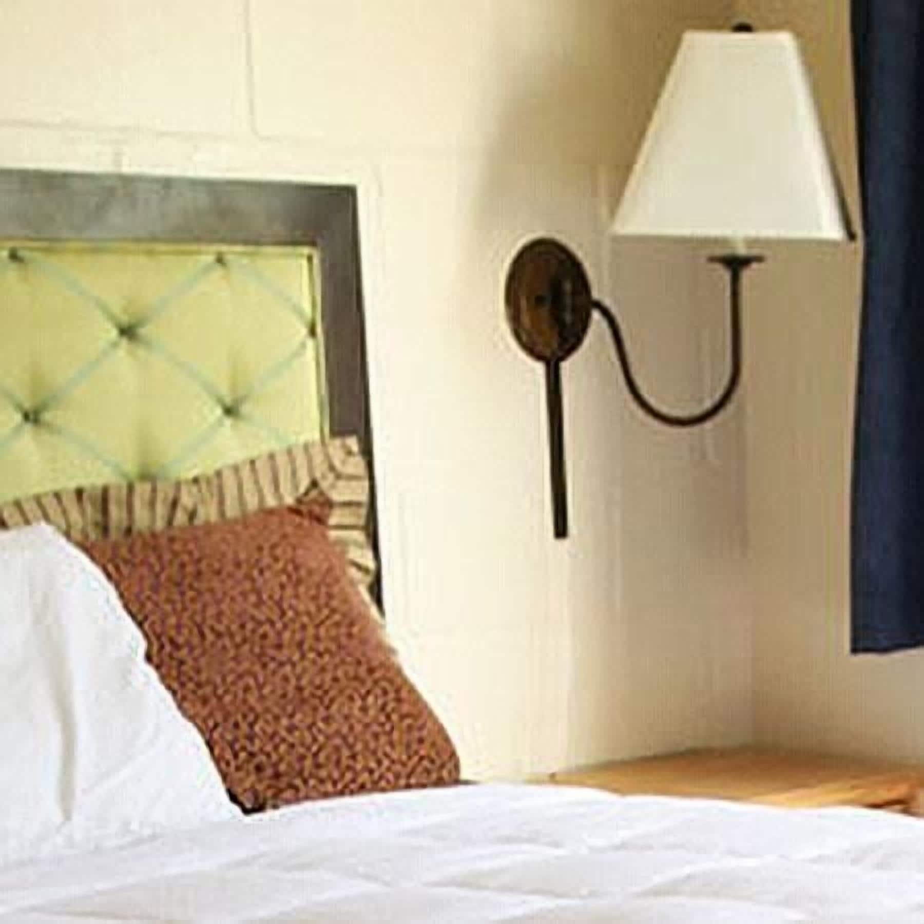 Studio, 1 King Bed, Non Smoking | Premium bedding, pillowtop beds, free WiFi