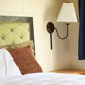 Studio, 1 King Bed, Non Smoking | Premium bedding, pillowtop beds, free WiFi - Lamplighter Motel (Clearlake)