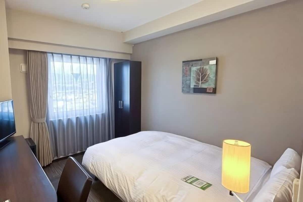 Wi-Fi de cortesia, roupa de cama