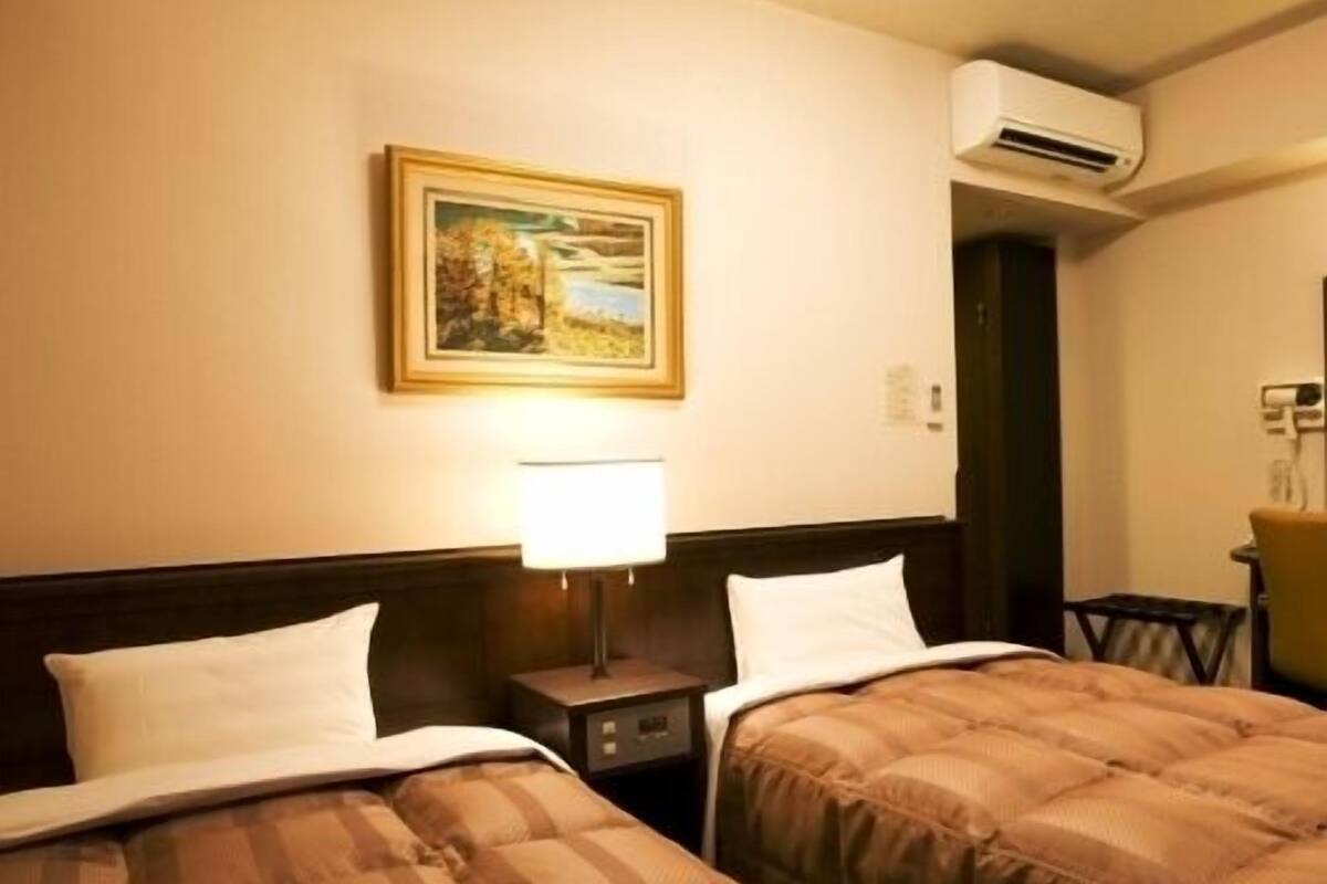 Desk, WiFi (free), bed sheets