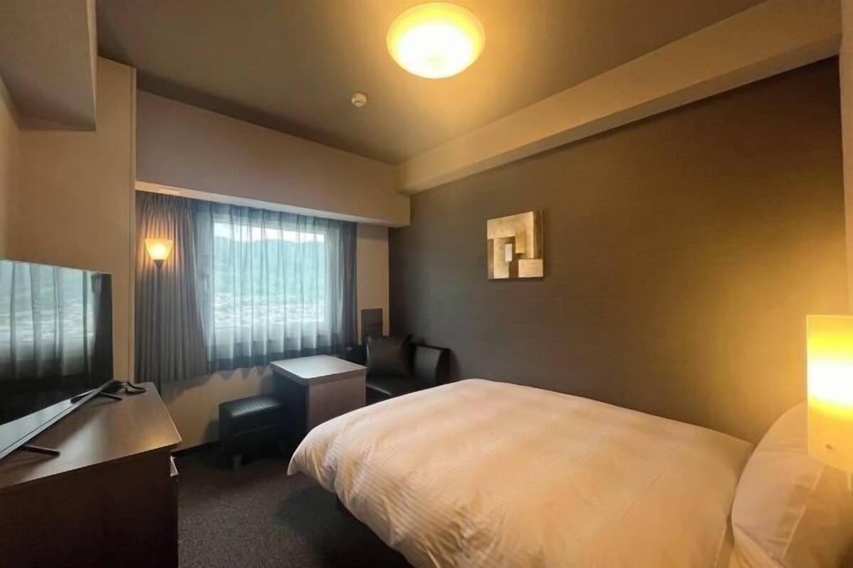 1 chambre, bureau, Wi-Fi gratuit, draps fournis