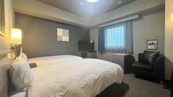 Comfort Twin Room, Multiple Beds, Non Smoking | Desk, free WiFi, bed sheets