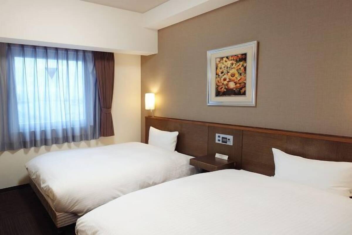 Desk, WiFi (free), bed sheets