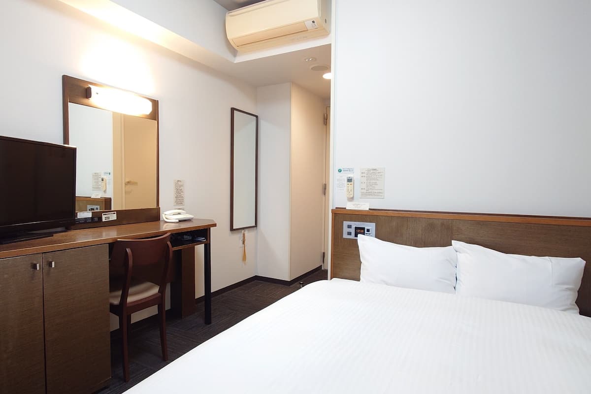 Desk, free WiFi, bed sheets