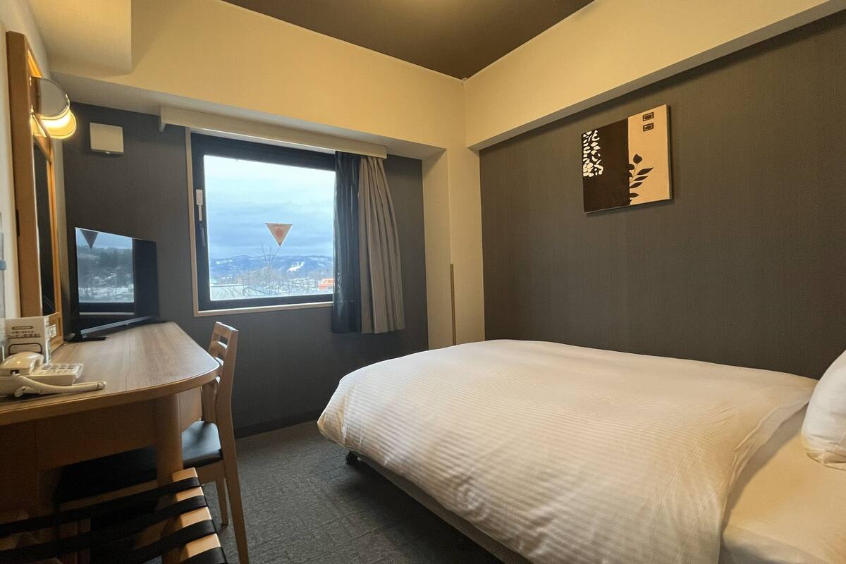 WiFi (free), bed sheets