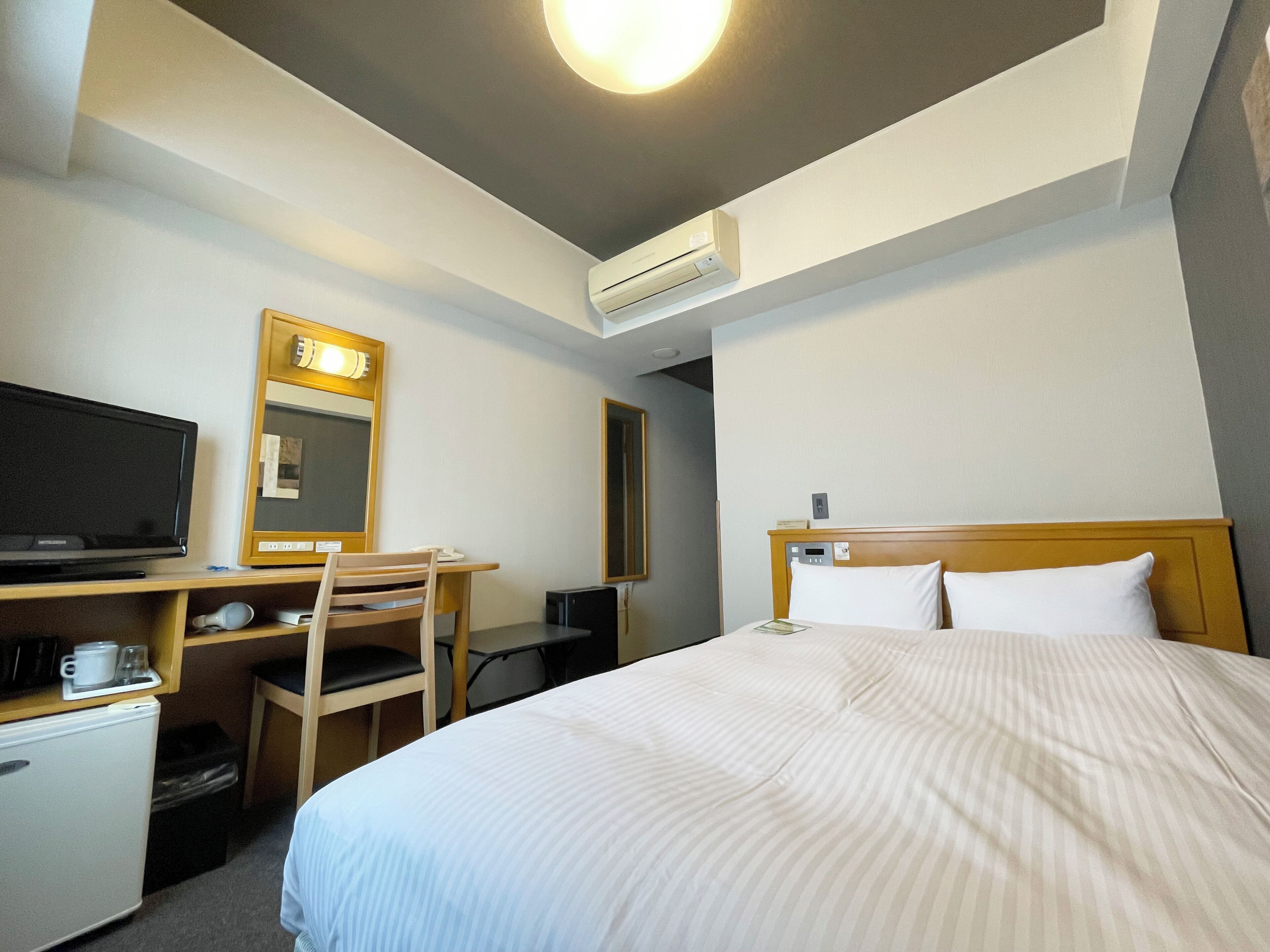 WiFi (free), bed sheets