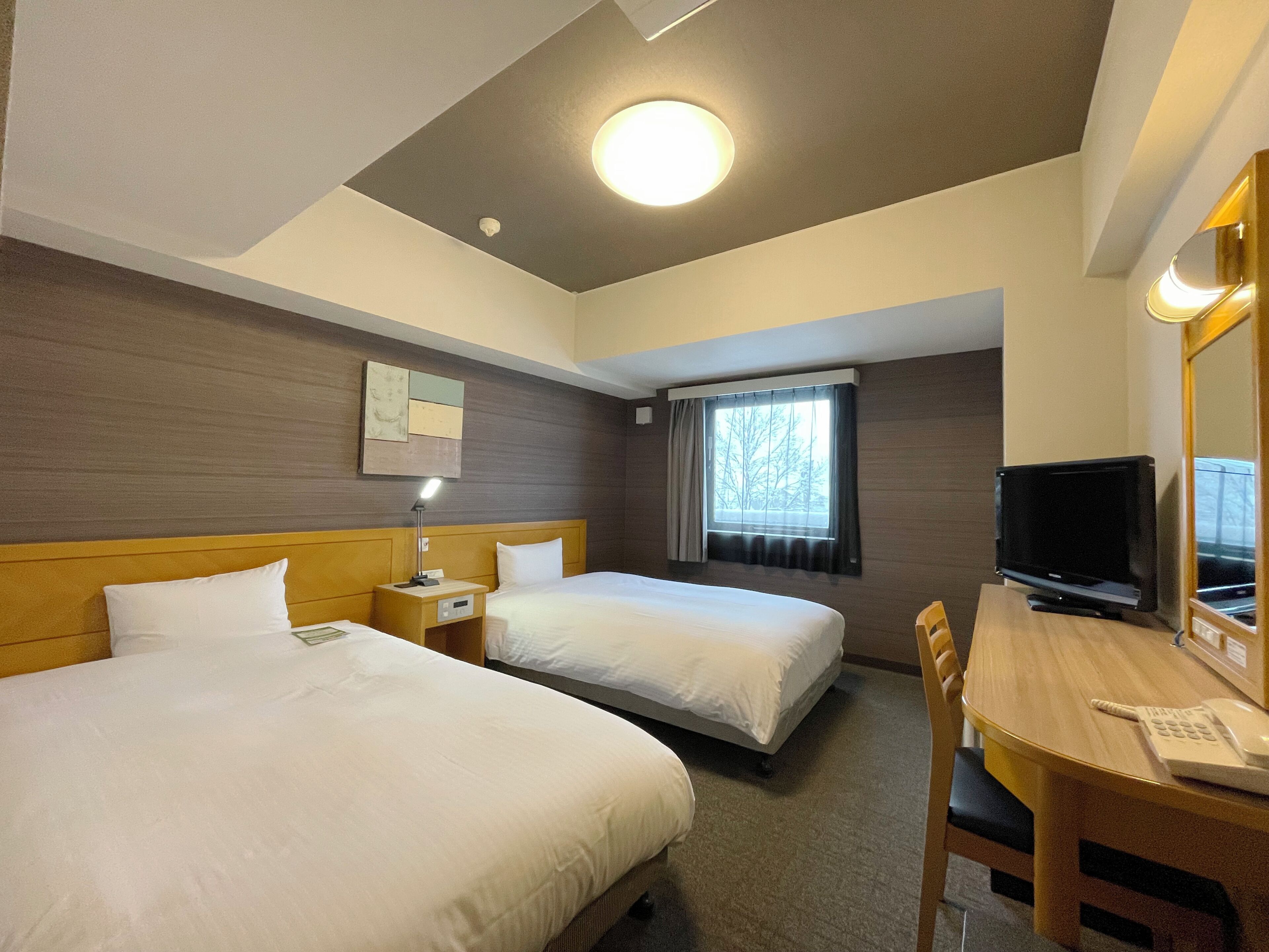 WiFi (free), bed sheets