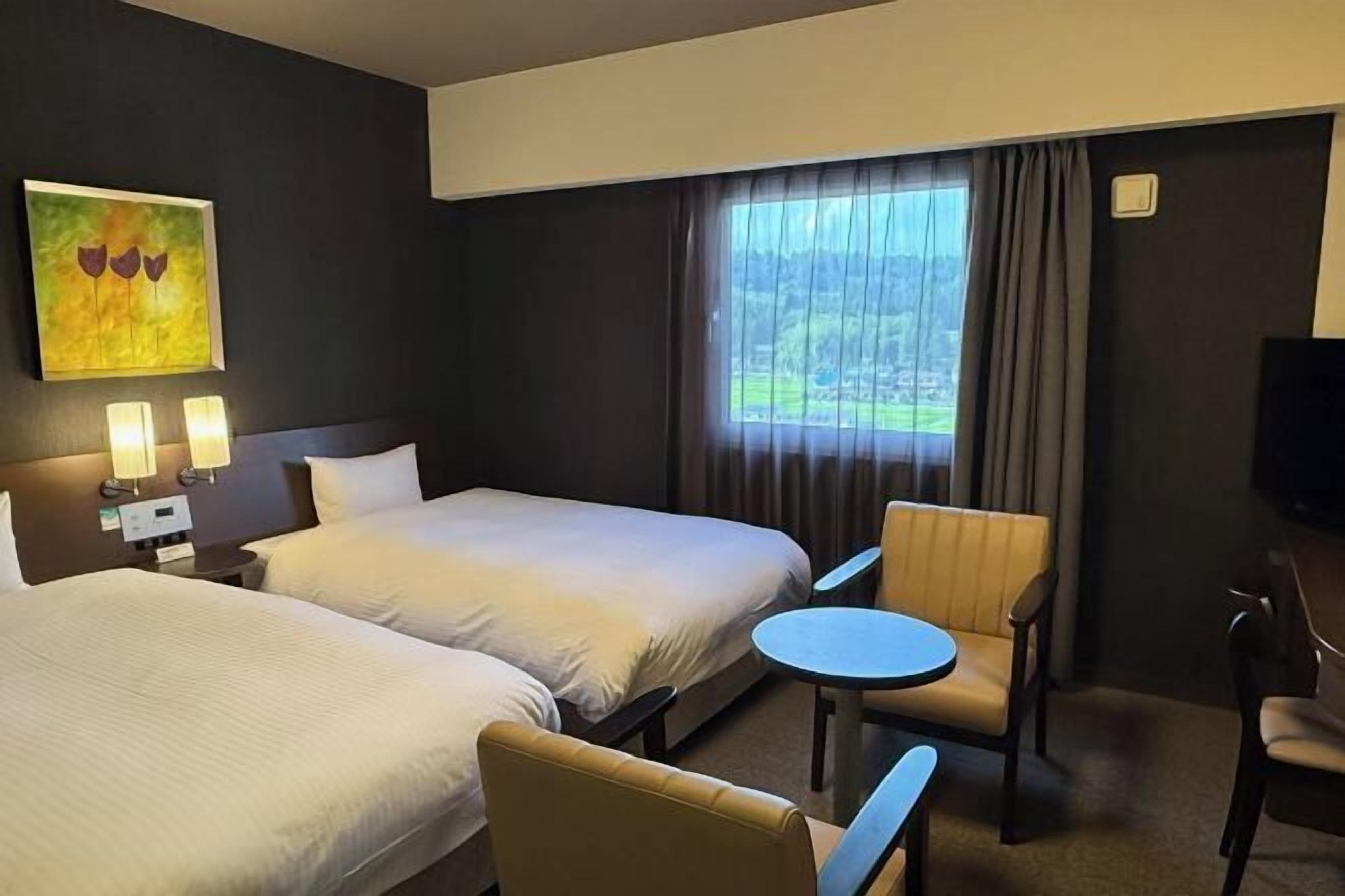 Escriptori, wifi gratuïta i roba de llit 