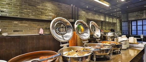 Petit déjeuner buffet (9000 KRW par personne)