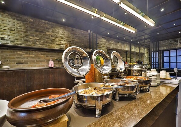Desayuno buffet diario (KRW 9000 por persona)