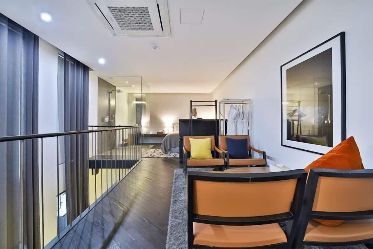 1 bedroom, premium bedding, laptop workspace, free WiFi