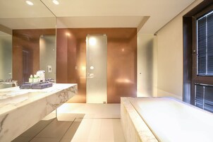 豪華雙人房 | 高級寢具、手提電腦工作空間、免費 Wi-Fi、床單