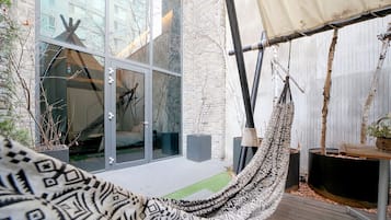 Premium bedding, laptop workspace, free WiFi, bed sheets