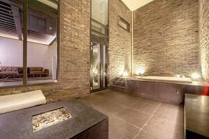 Romantic Room | Premium bedding, laptop workspace, free WiFi, bed sheets