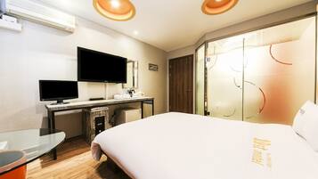 Standard Room | Premium bedding, individually decorated, individually furnished, desk