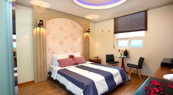 Premium bedding, individually decorated, individually furnished, desk