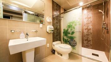 Deluxe Twin Room | Bathroom | Shower, rainfall showerhead, designer toiletries, hair dryer