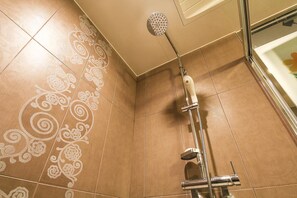 Deluxe Twin Room | Premium bedding, individually decorated, individually furnished, desk - Q Hotel (Yongin)